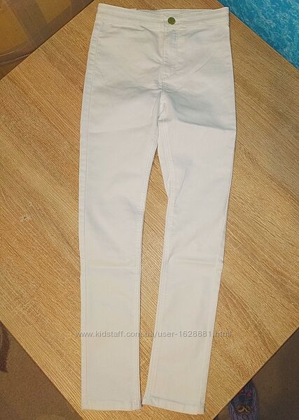 Белые джинсы с высокой посадкой H&M