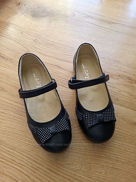 Шкіряні туфельки до школи.