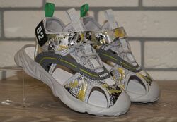 Сандалії / Босоніжки дитячі із закритим носком