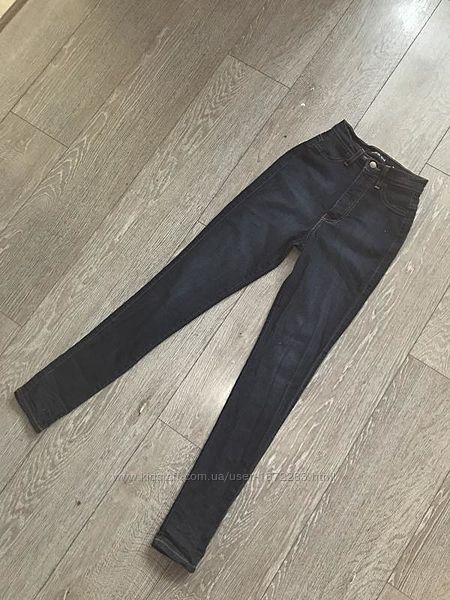 стильные зауженные джинсы скинни с высокой fashion nova w24