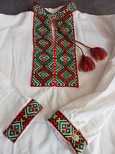 Вишита сорочка та вишитий метелик