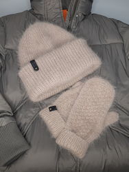 Зимний комплект шапка и варежки