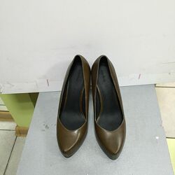 Туфли женские кожаные оливкового цвета на каблуке other stories код О1676