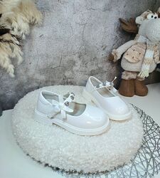 Дитячі туфлі для дівчинки 26 27 28 29 30 білі святкові нарядні