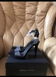 Продам босоножки Kendal&Kylie