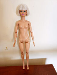 Лялька барбі гібрид Маккі на шарнірному тілі йоги.