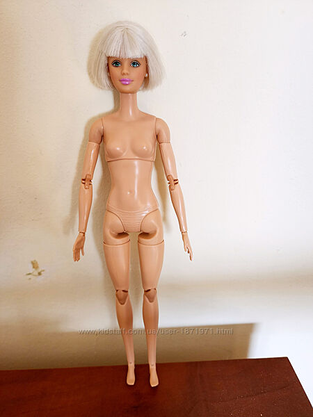 Лялька барбі гібрид Маккі на шарнірному тілі йоги.