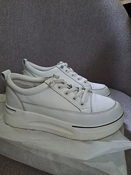 Туфлі полу спортивні дівчачі білі