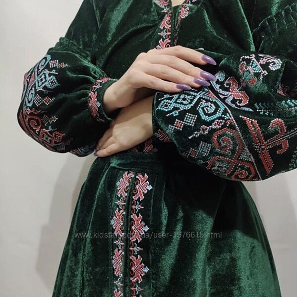 Сукня вишиванка з оксамиту . Нова. Торг.