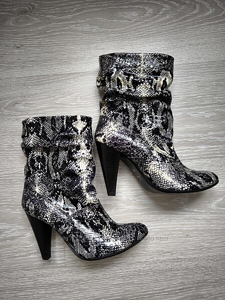 Черевики ботинки сапожки козаки демосезон чоботи сапоги зміїний принт