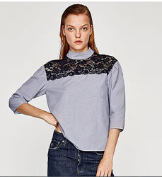 Блузка блуза с кружевной кокеткой из смесового хлопка