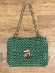 Зелёная сумочка с золотой ручкой цепочкой ручной работы hand made 