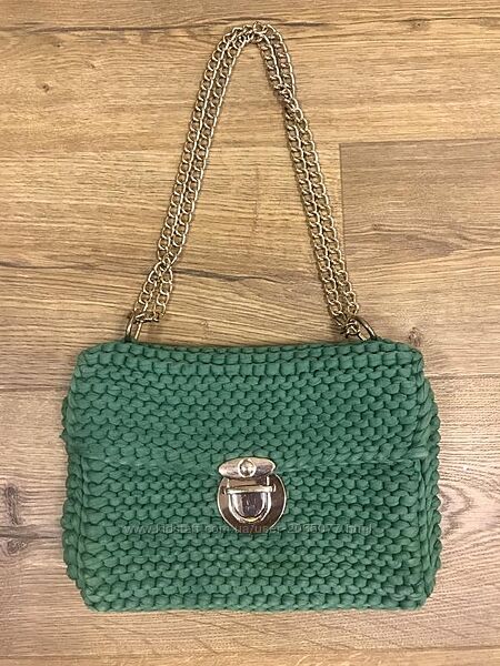 Зелёная сумочка с золотой ручкой цепочкой ручной работы hand made 
