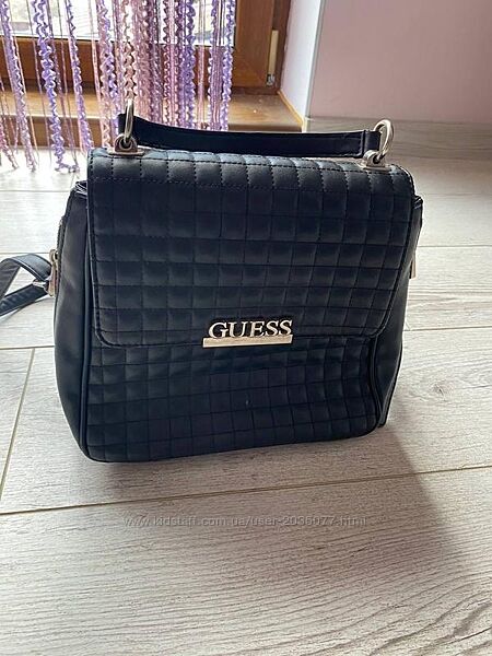 Чорний жіночий рюкзак зі шкірозамінника GUESS