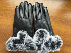 Чорні жіночі рукавички зі шкірозамінника з оздобленням зі штучного хутра