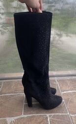 Чорні замшеві жіночі демісезонні чоботи на платформі і підборах 