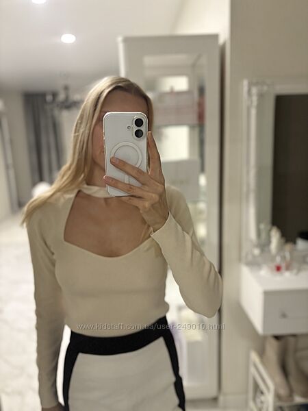 Свитера на распродаже Armani Vicolo Zara 