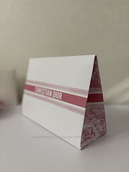 Упакування і аксесуари Dior, Chanel