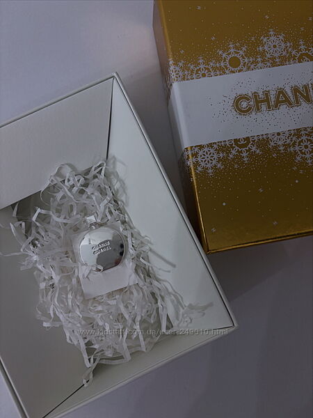 Брошки акси камелія Chanel 