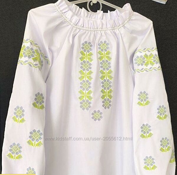 Блуза для дівчинки з сіро-салатовою вишивкою