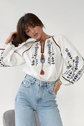 Вишиванка one size біла з голубими квітами