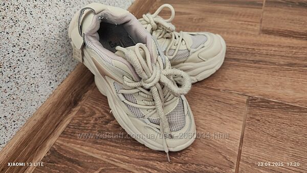 Стильні сучасні кросівки дівчинці 35р