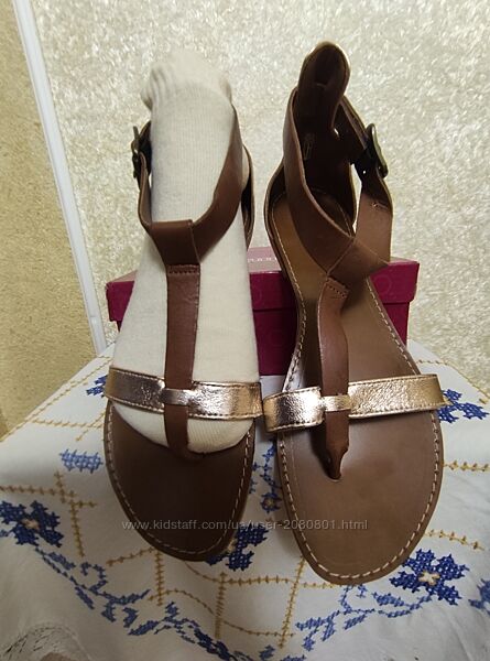 Класні шкіряні босоніжки/сандалі