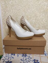 Модельні святкові туфлі 