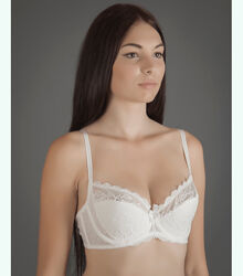 Бюстгальтер із комбінованою чашкою