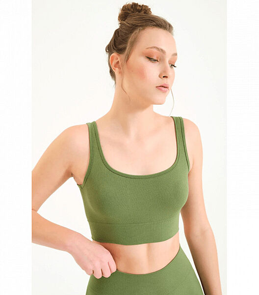 Безшовний спортивний топ на широких бретельках