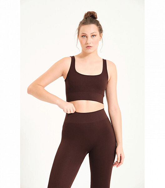 Безшовний спортивний топ на широких бретельках