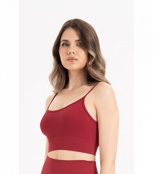 Безшовний спортивний топ на тонких бретельках