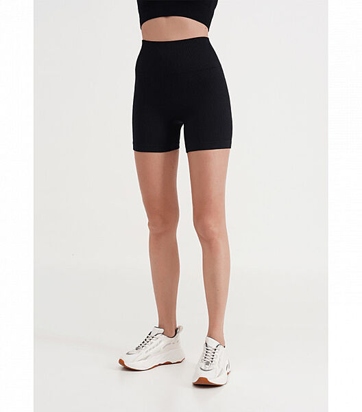 Безшовні шорти в рубчик з пуш-ап ефектом