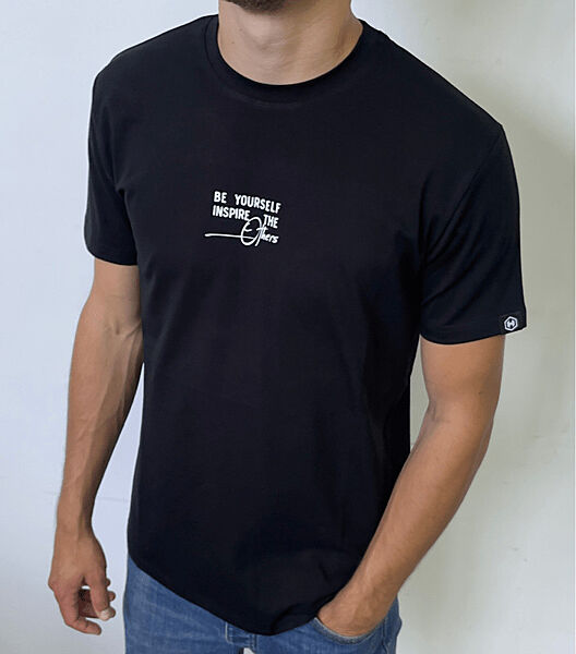 Футболка з стильним малюнком