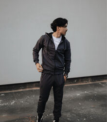 Спортивний костюм із кофтою на застібці та швами на штанах