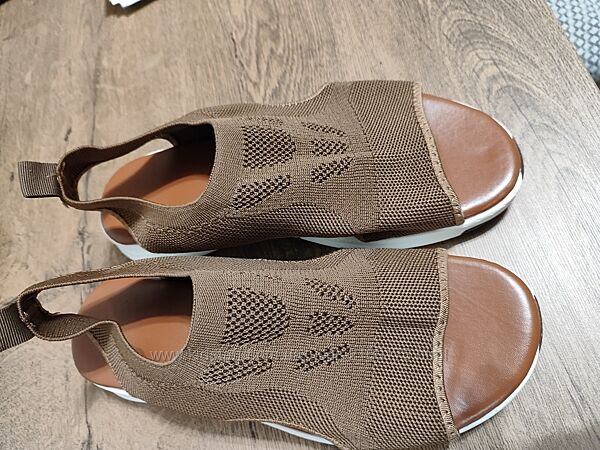 Босоніжки жіночі літні