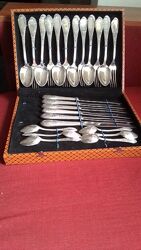 Старинный набор приборов с покрытием серебра. Серия Дубок.