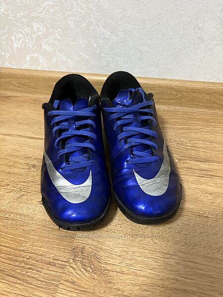 Сороконіжки, футбольні кросівки Nike, розмір 38