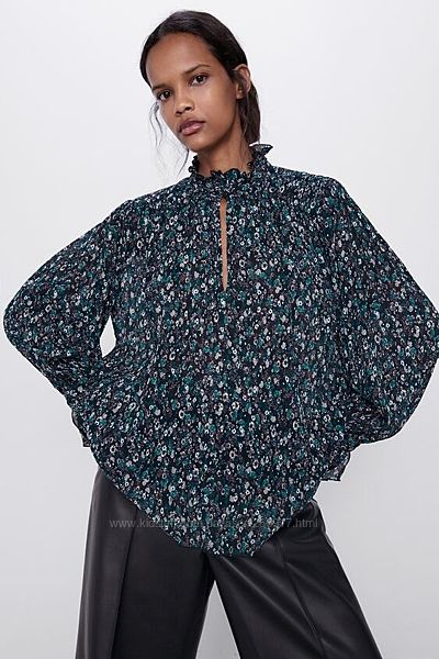 Изысканная блузка жатая блуза жатка с воротником стойкой в цветочный принт 