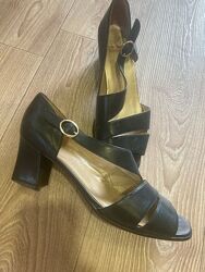 Шкіряні босоніжки 39 розмір Англія Kshoes