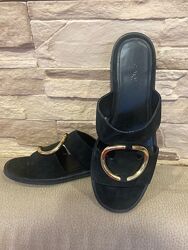 Шльопанці натуральна замша 38 розмір Next Некст