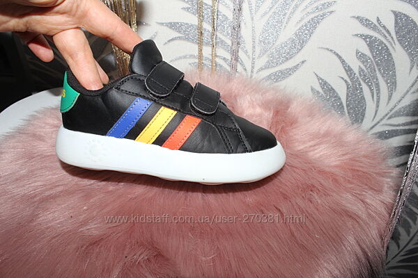 Adidas кросівки 17 см устілка