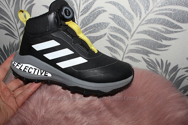 Adidas кросівки 22.2 см устілка