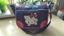 Зручна вмісна сумка з розширенням і великою кількістю карманів